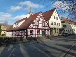 Süd- und Westansicht - ähnliche Perspektive, wie ehem. Wahrzeichen v. Eggolsheim, siehe separates Bild)