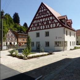 Haupteingang Tourismusbüro auf der Nordseite