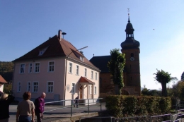 Ansicht mit Kirche